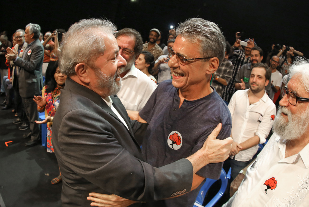 rs_lula-e-chico-buarque-encontro-com-intelectuais_001