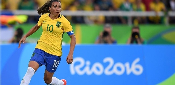 marta-faz-a-jogada-do-segundo-gol-do-brasil-contra-a-china-durante-a-estreia-brasileira-nas-olimpiadas-1470256741821_615x300